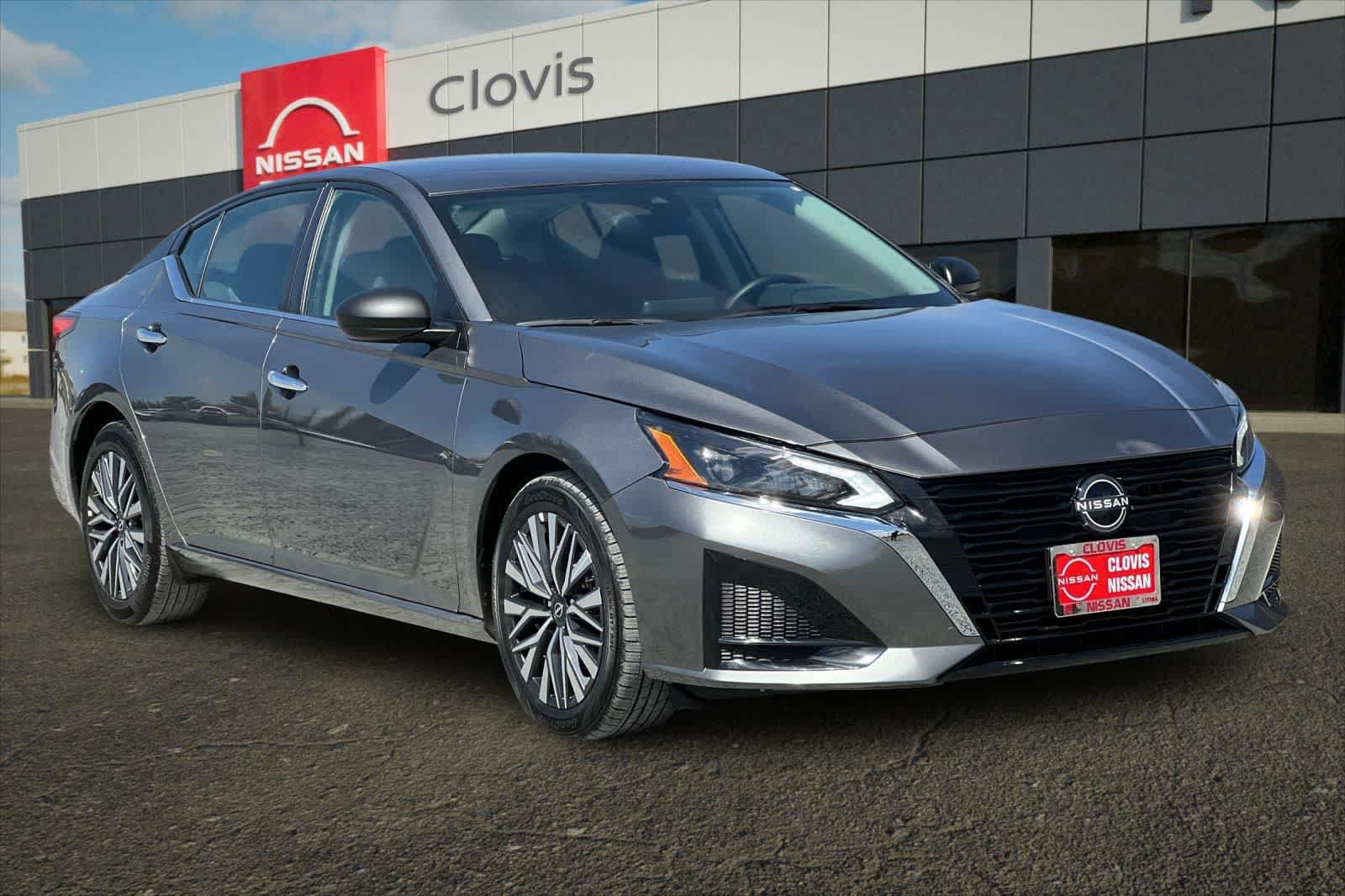 Used 2025 Nissan Altima 2.5 SV FWD image 10