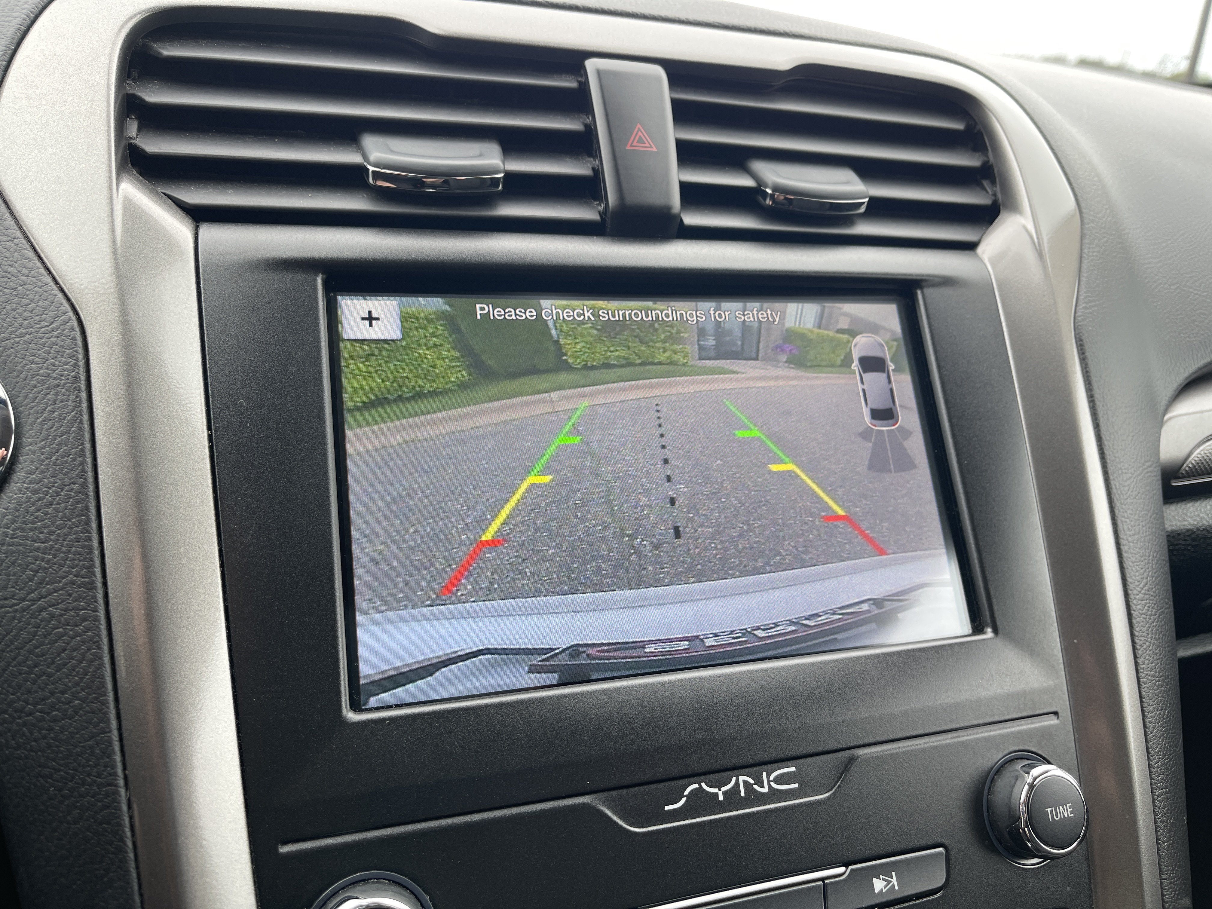 Used 2019 Ford Fusion SE FWD image 18