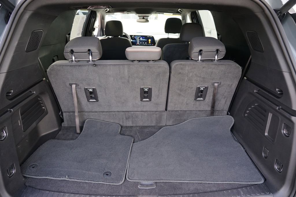 Used 2025 Chevrolet Traverse LT image 28