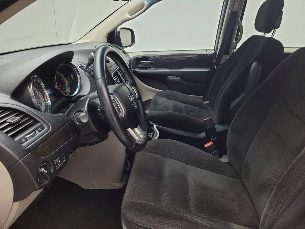 Used 2016 Dodge Grand Caravan American Value Package w/ UConnect Hands-Free Group FWD image 17