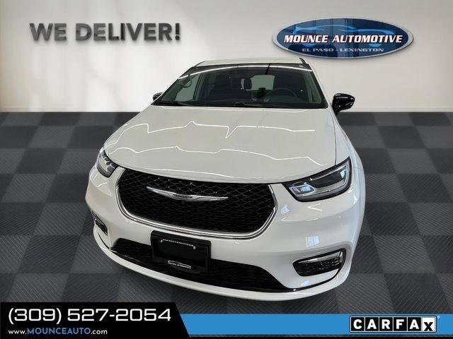 Used 2024 Chrysler Pacifica Touring-L image 3