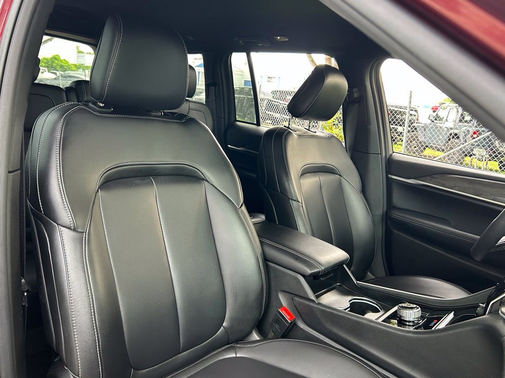 Certified 2025 Jeep Grand Cherokee Limited w/ Black Appearance Package RWD image 39