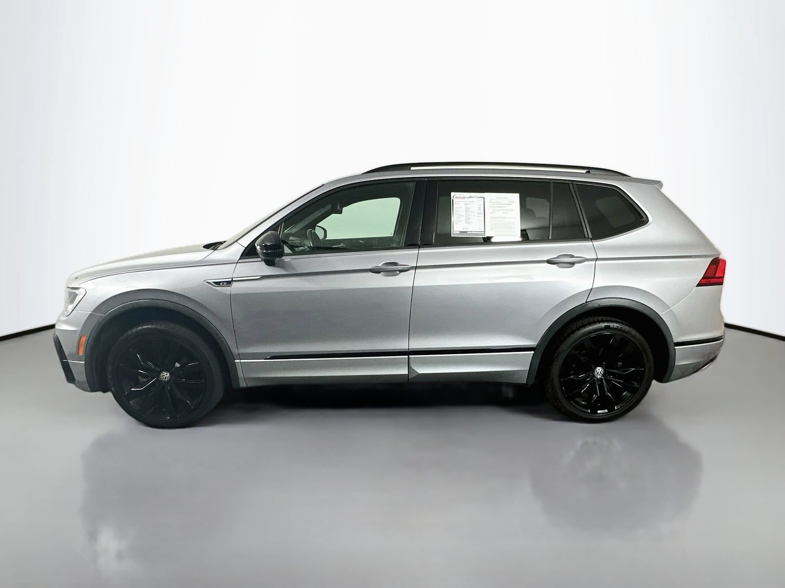 Used 2021 Volkswagen Tiguan SE R-Line AWD/4WD image 4