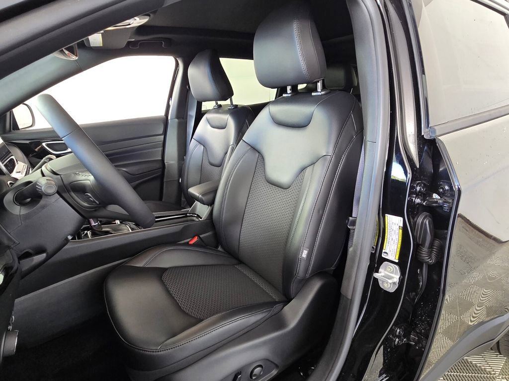 New 2026 Jeep Compass Latitude w/ Sun and Sound Group image 6