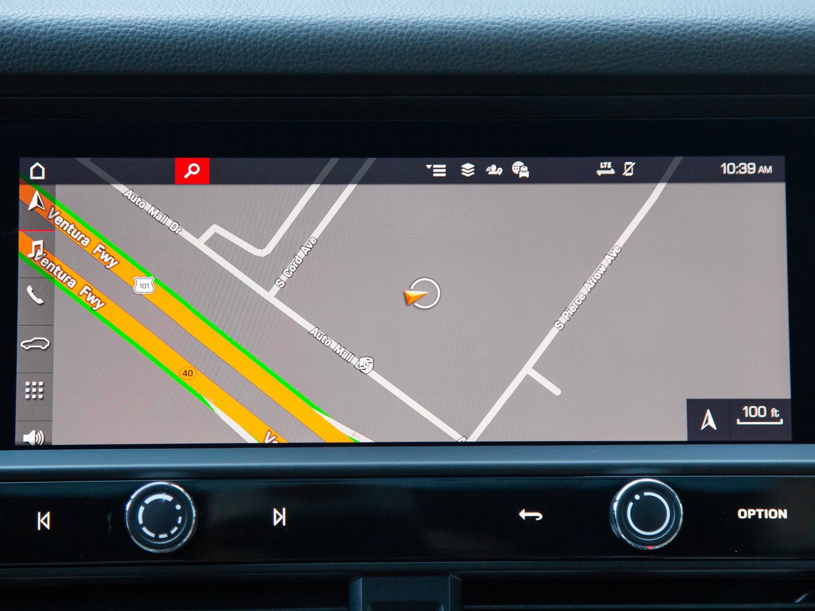 Certified 2025 Porsche Macan AWD/4WD image 19