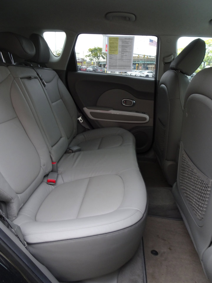 Used 2017 Kia Soul EV + image 12