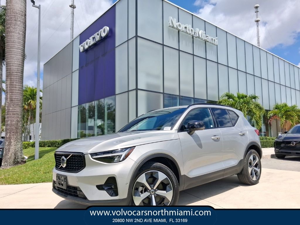 Used 2025 Volvo XC40 B5 Plus