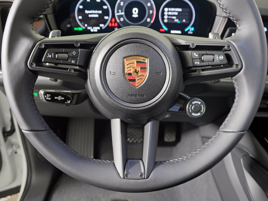 New 2026 Porsche Cayenne Coupe AWD/4WD image 23