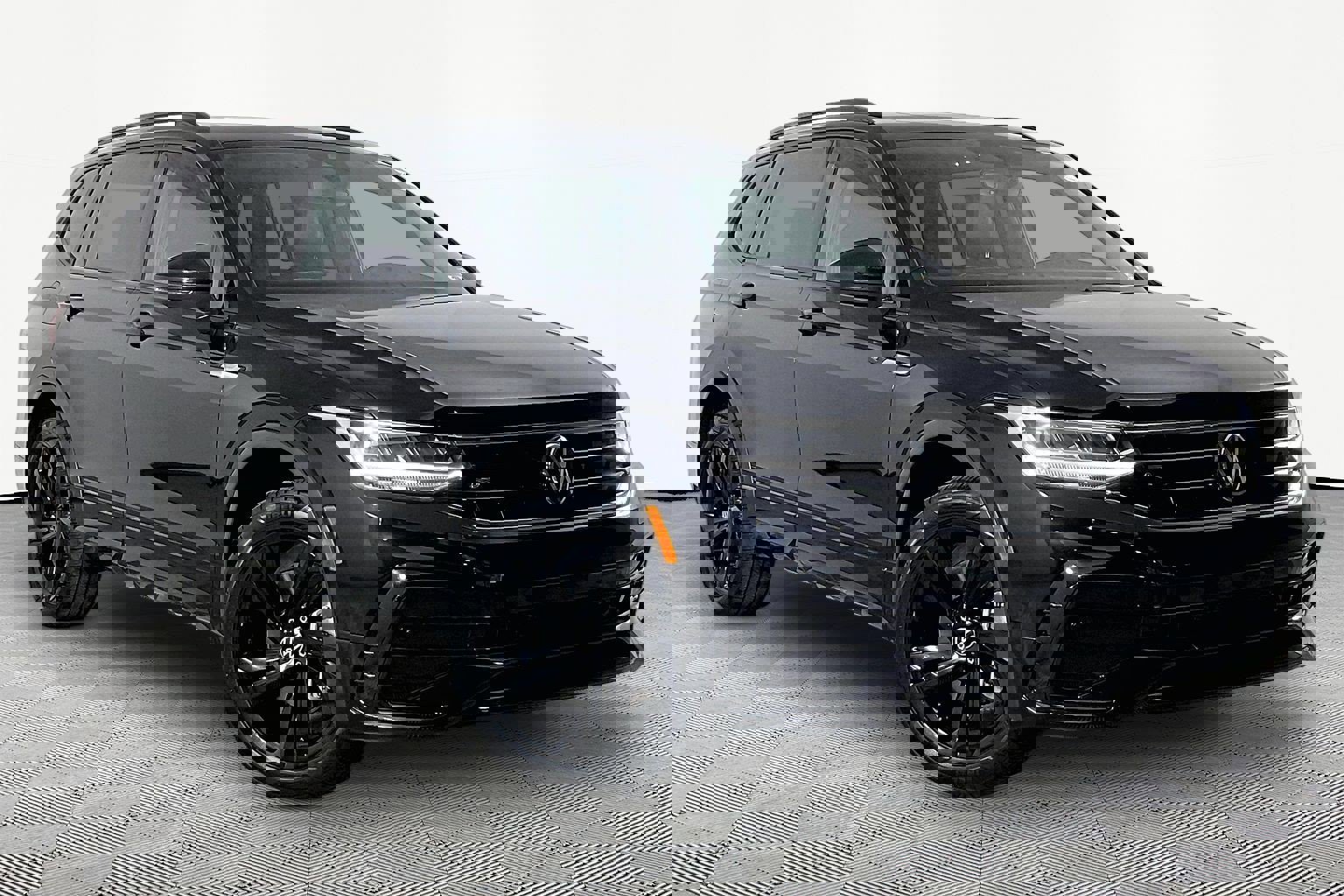 Used 2023 Volkswagen Tiguan SE FWD image 4