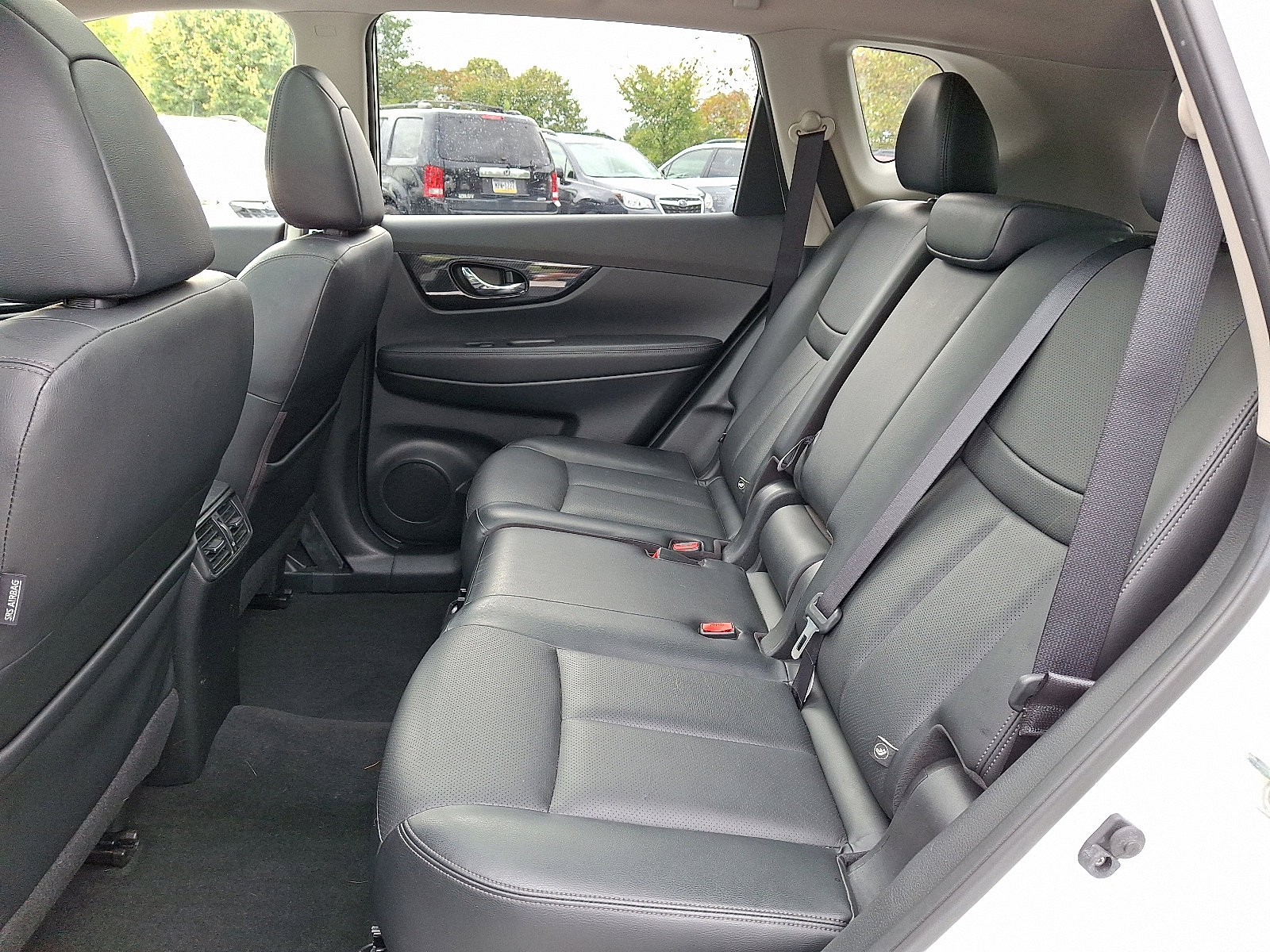 Used 2018 Nissan Rogue SL w/ Premium Package image 10