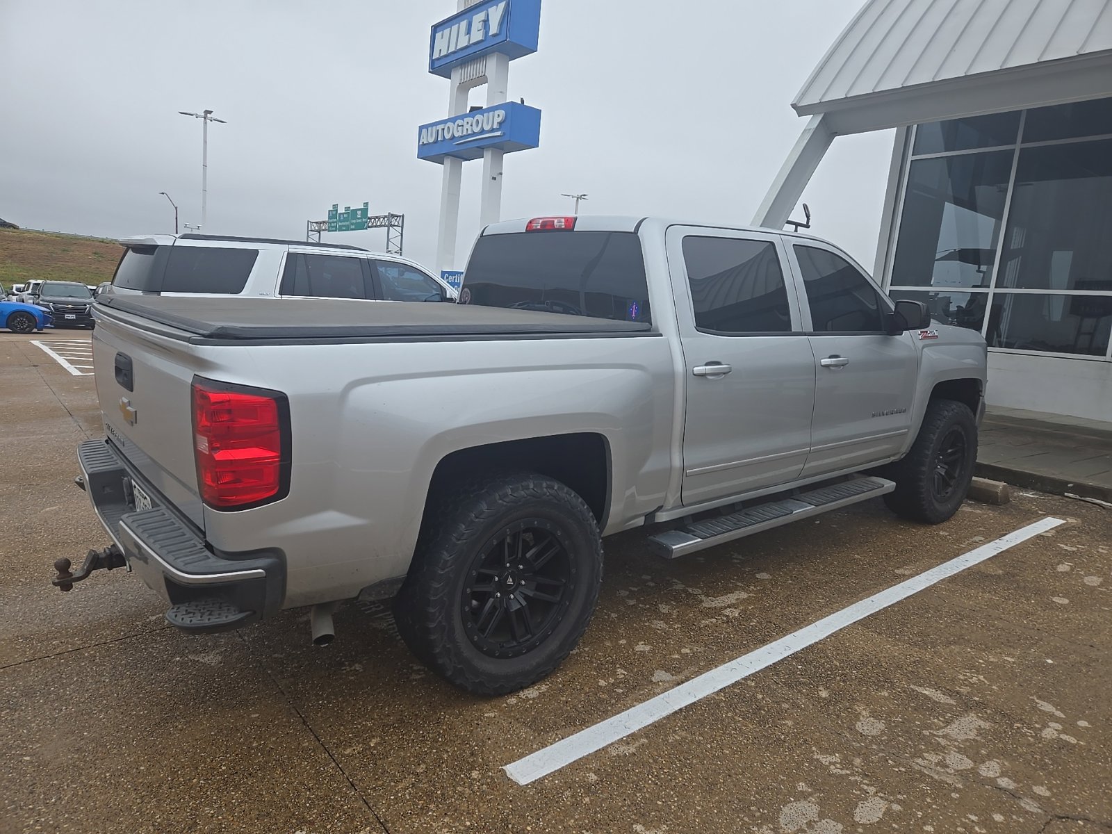 Used 2017 Chevrolet Silverado 1500 LT w/ Max Trailering Package RWD image 5