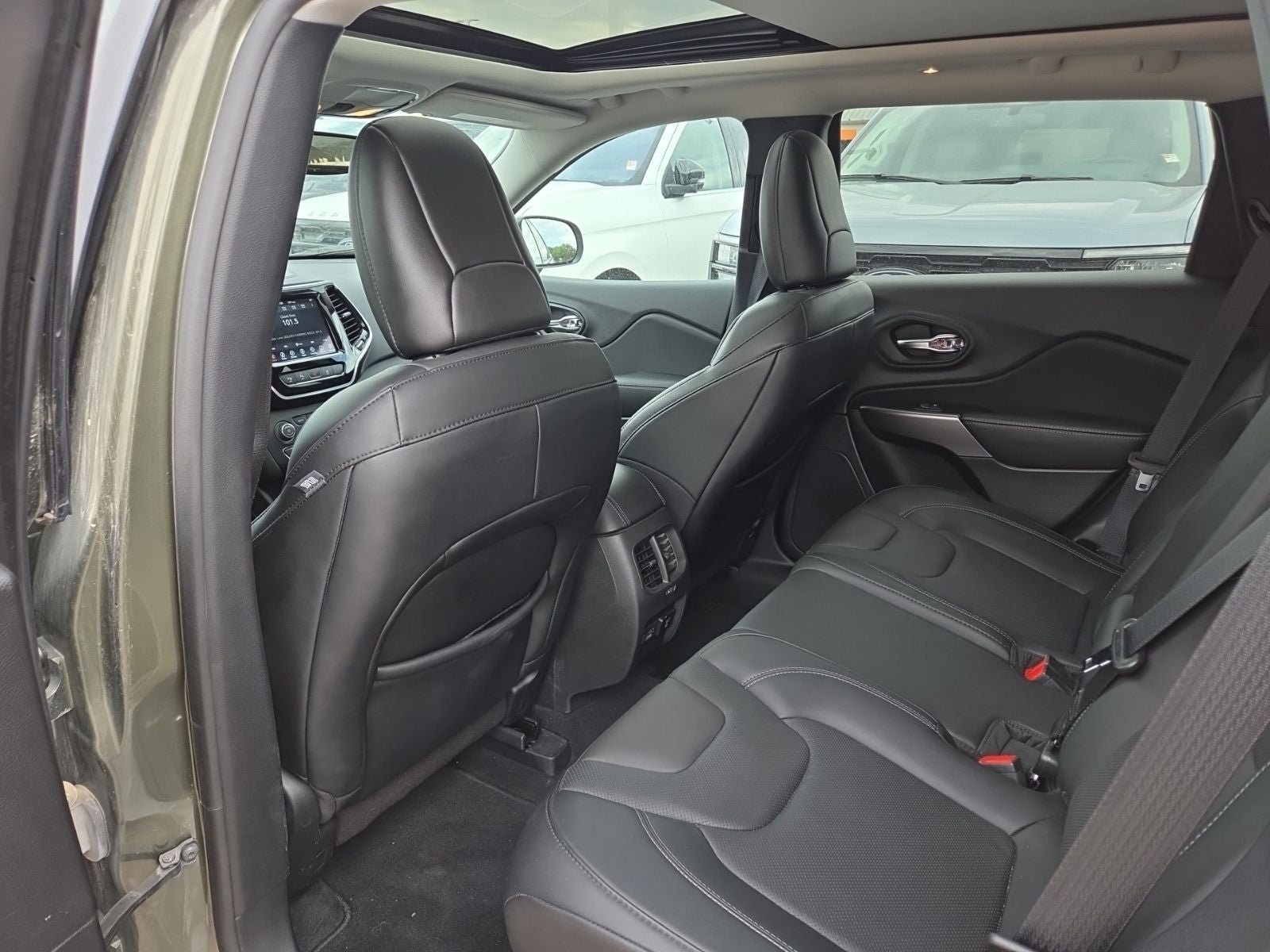 Used 2021 Jeep Cherokee Limited AWD/4WD image 15