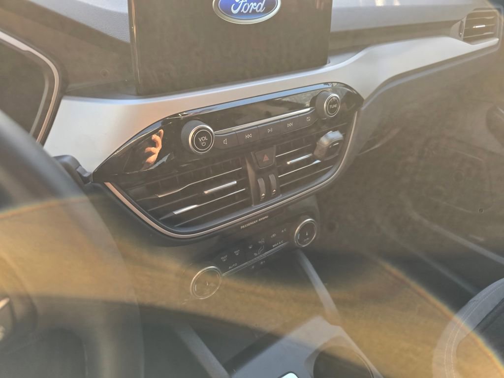 Used 2022 Ford Escape SE w/ SE Sport Appearance Package image 11