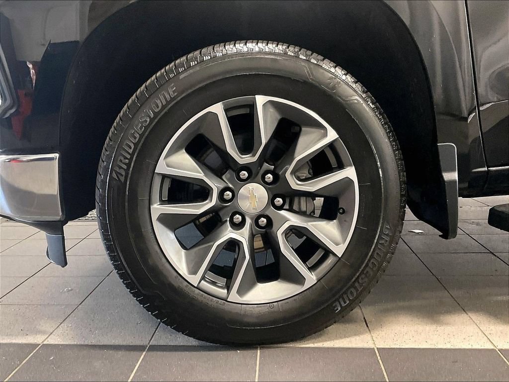 Used 2024 Chevrolet Silverado 1500 LT AWD/4WD image 7
