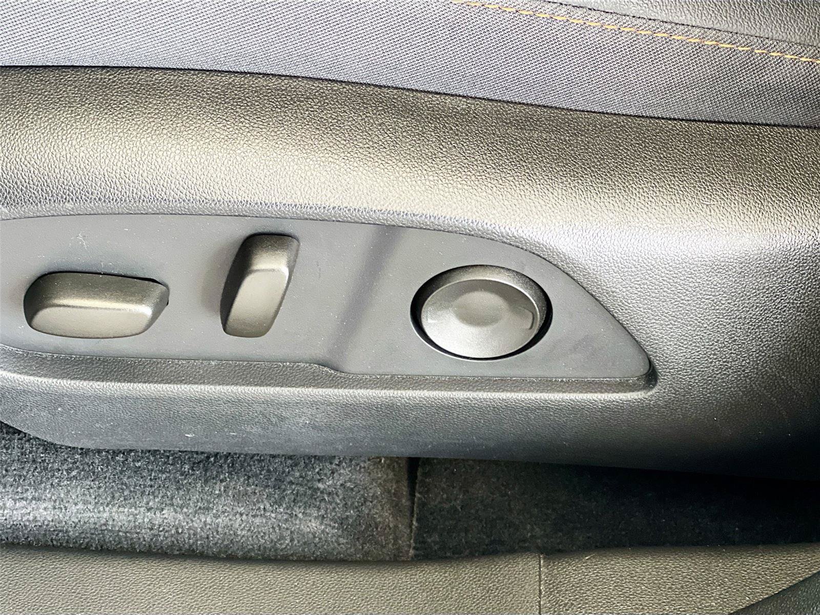 Used 2025 Chevrolet Equinox ACTIV w/ Safety and Technology Package FWD image 22