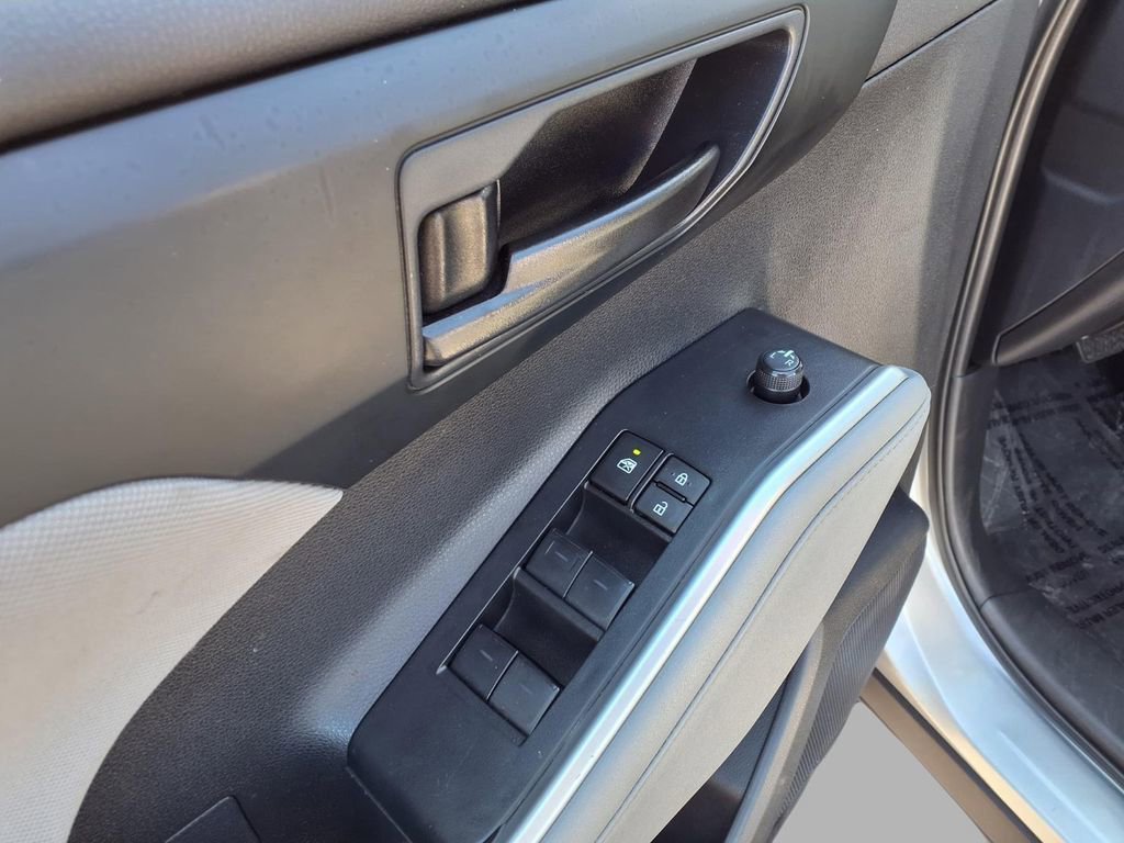 Used 2023 Toyota Highlander L image 19