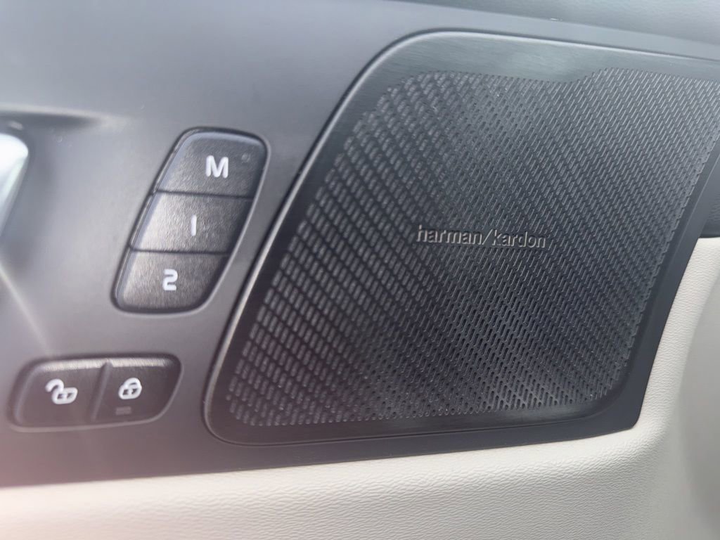 Certified 2023 Volvo XC60 B5 Plus w/ Climate Package image 23