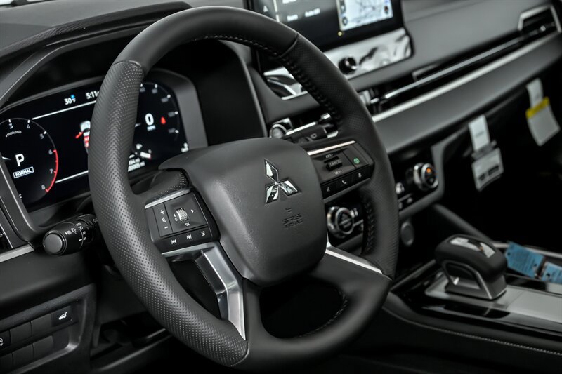 New 2026 Mitsubishi Outlander SE AWD/4WD image 16