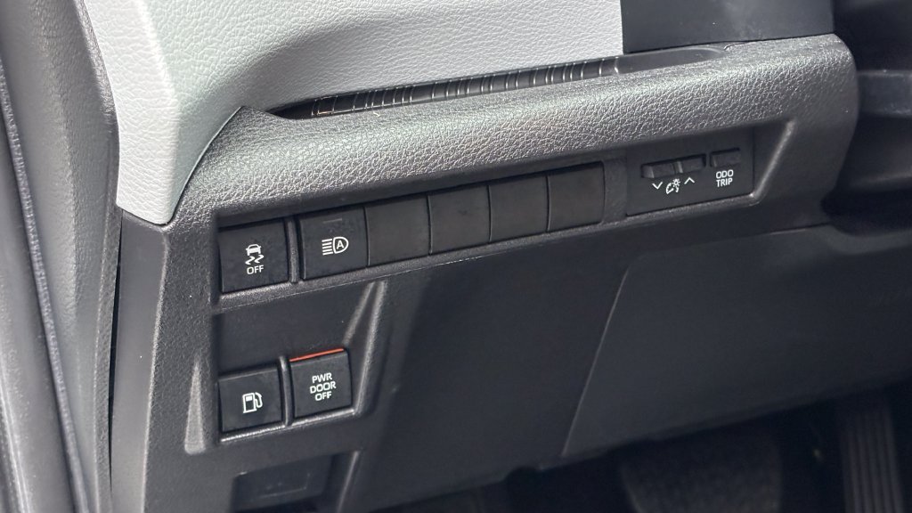 Used 2025 Toyota Sienna LE FWD image 20