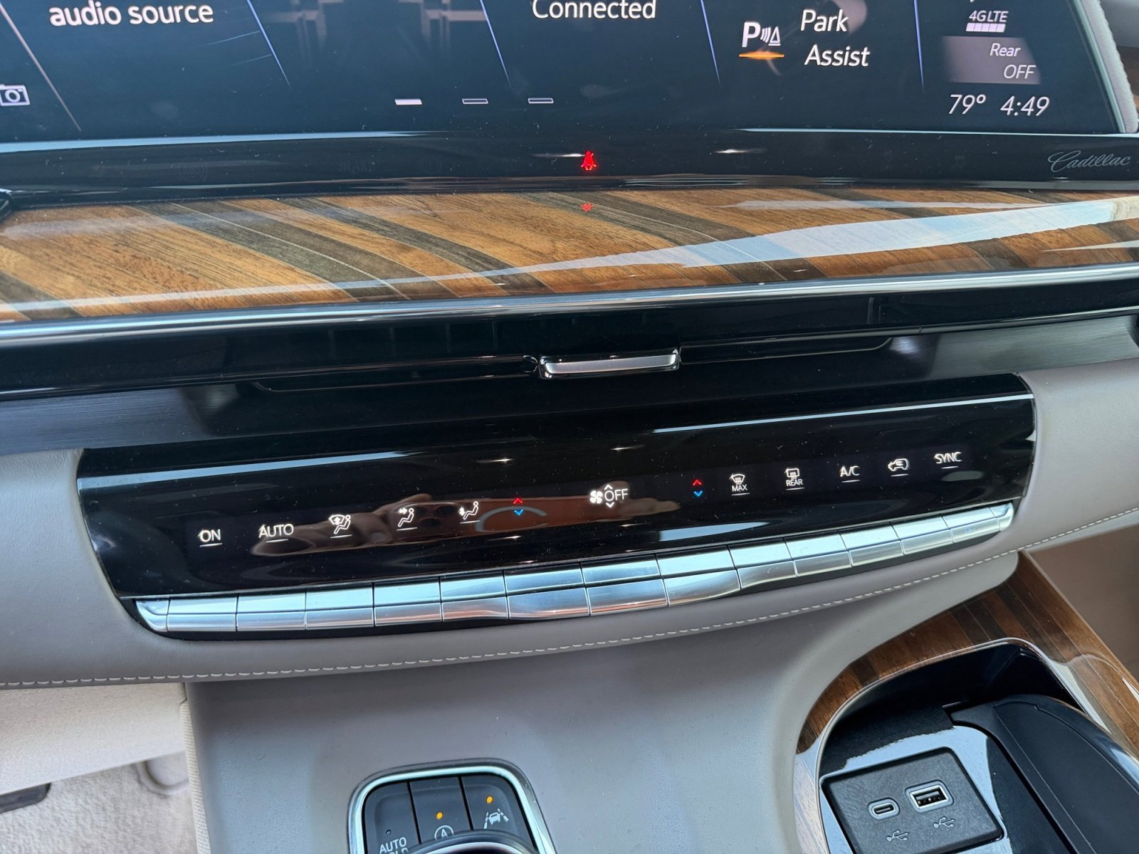 Used 2024 Cadillac Escalade Premium Luxury Platinum image 23