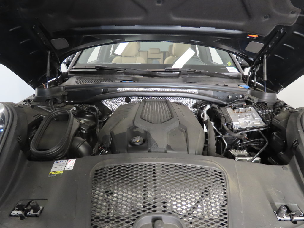 Certified 2023 Porsche Macan AWD/4WD image 47