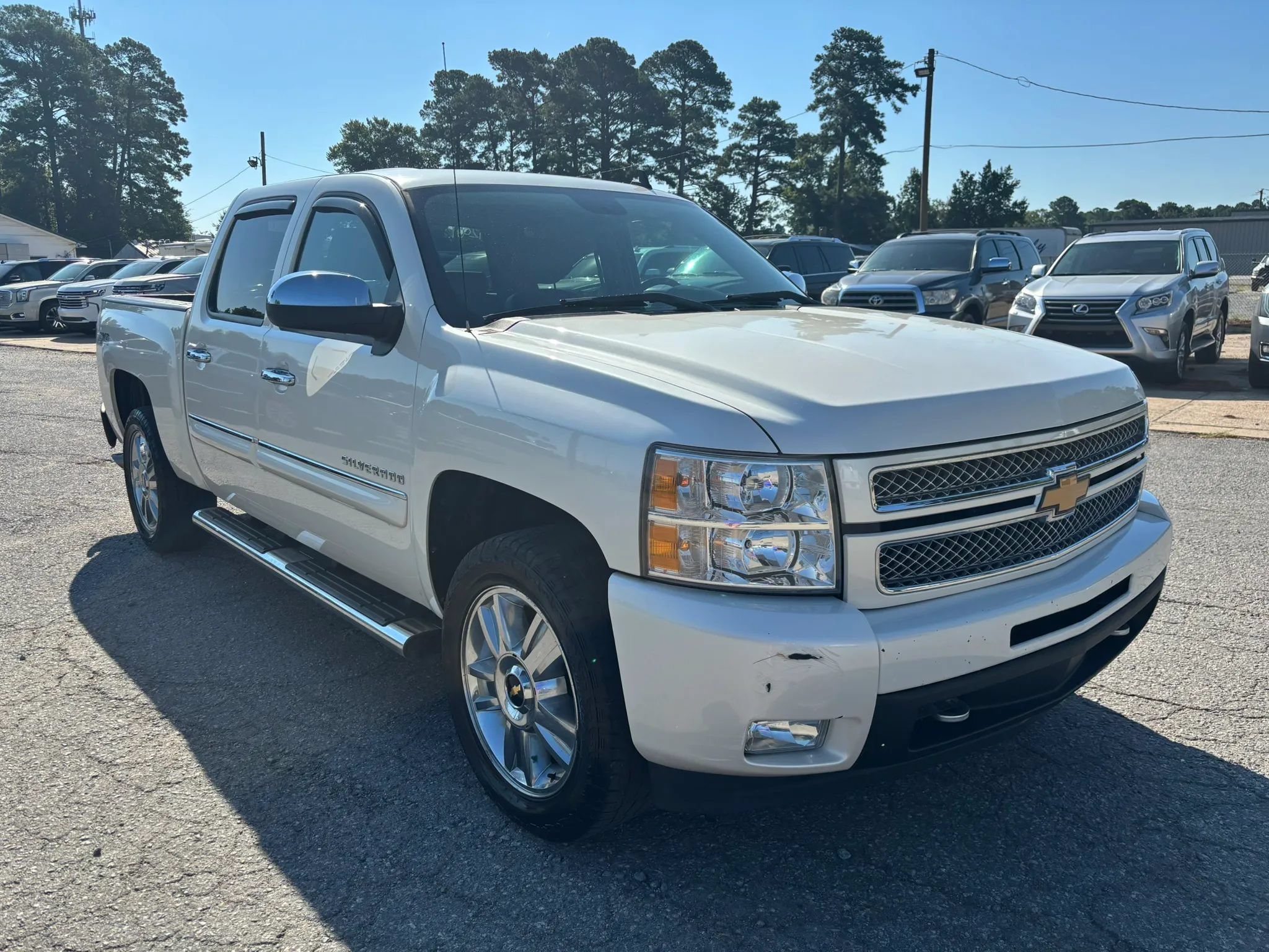 Used 2013 Chevrolet Silverado 1500 LTZ w/ LTZ White Diamond Edition AWD/4WD image 7