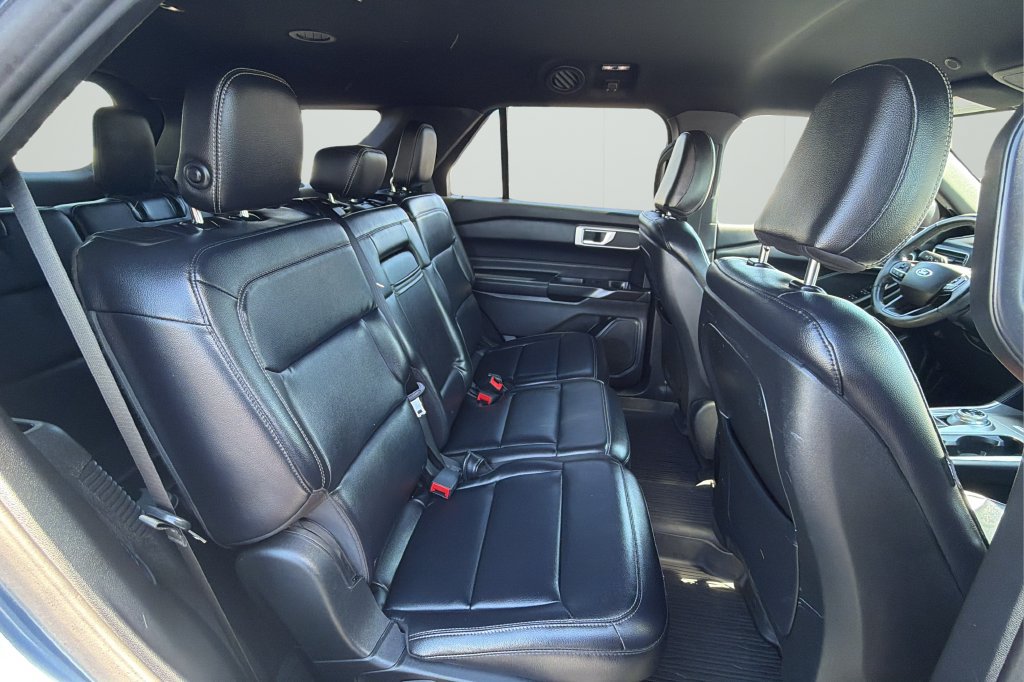 Used 2020 Ford Explorer XLT w/ Equipment Group 202A AWD/4WD image 12