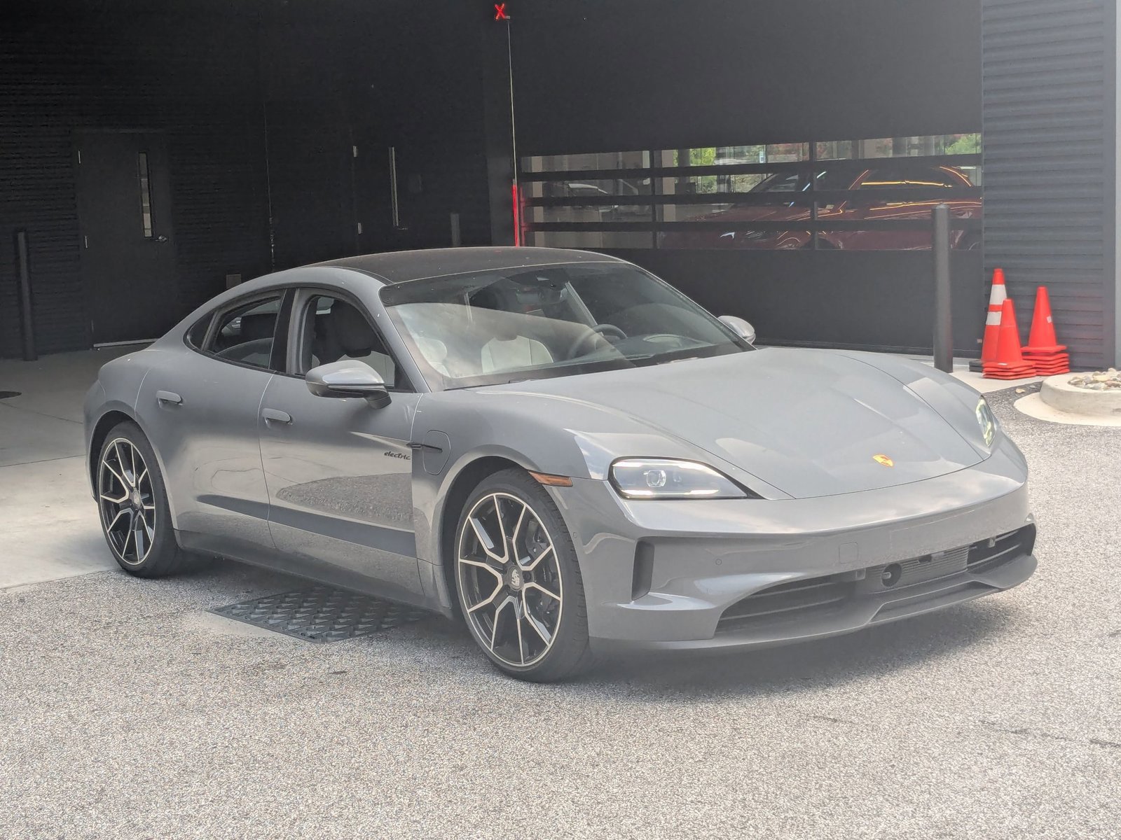 New 2025 Porsche Taycan image 7