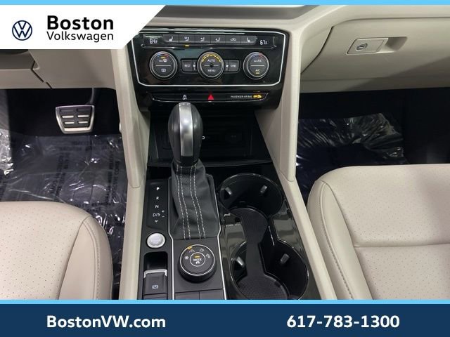 Certified 2022 Volkswagen Atlas SEL R-Line image 24