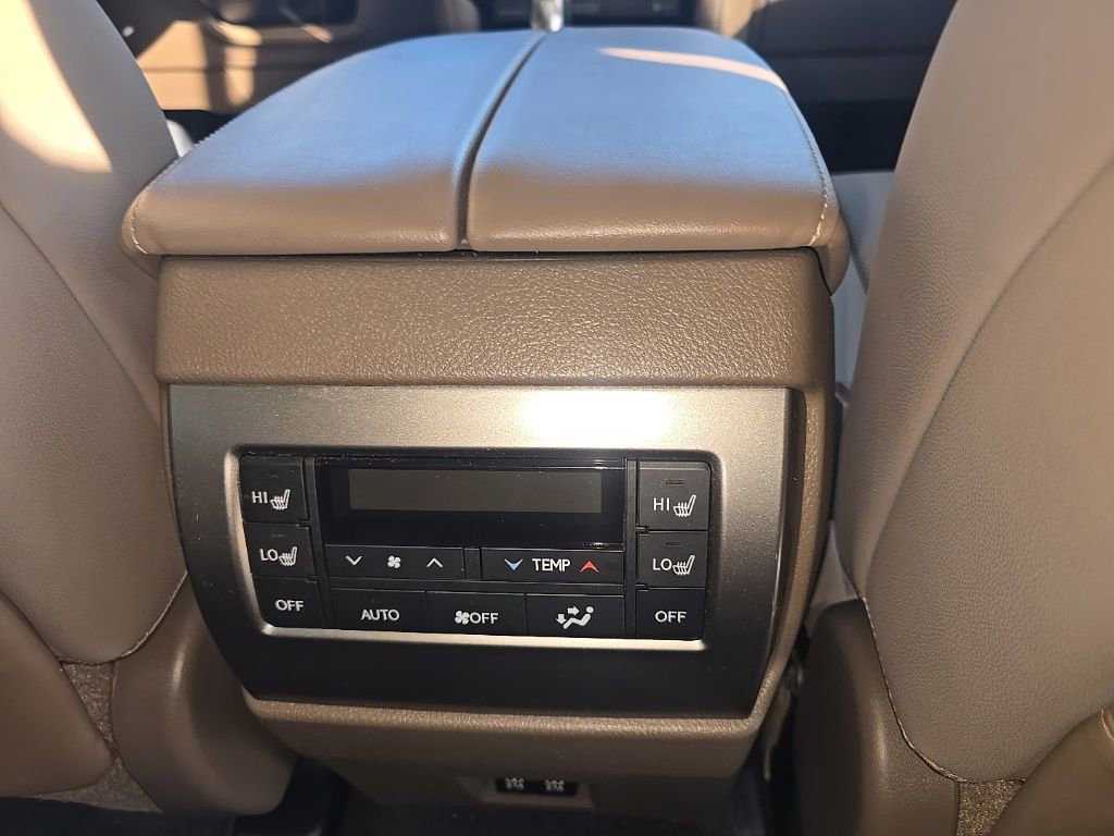 Used 2023 Lexus GX 460 Premium w/ Accessory Package image 33
