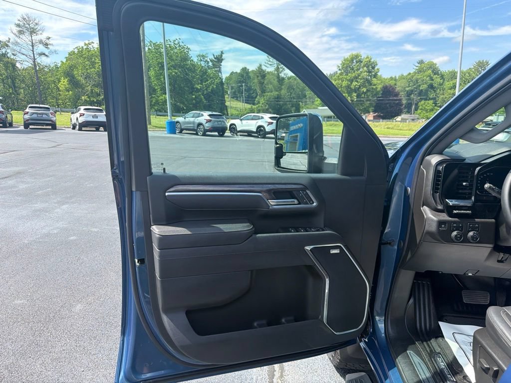 Used 2025 Chevrolet Silverado 2500 LTZ w/ LTZ Plus Package AWD/4WD image 41