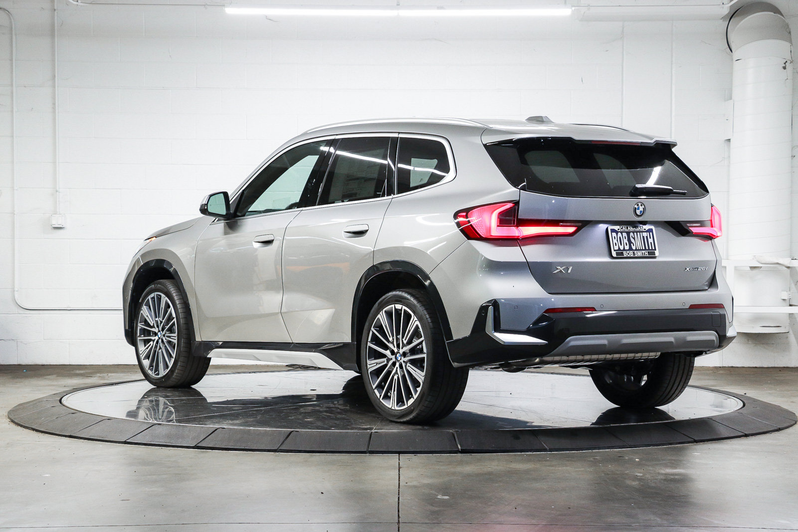 New 2026 BMW X1 xDrive28i w/ Technology Package AWD/4WD image 4