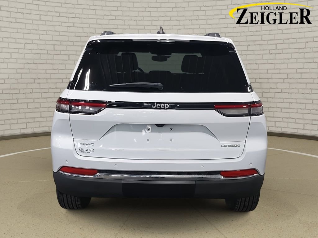 Used 2023 Jeep Grand Cherokee Laredo image 6