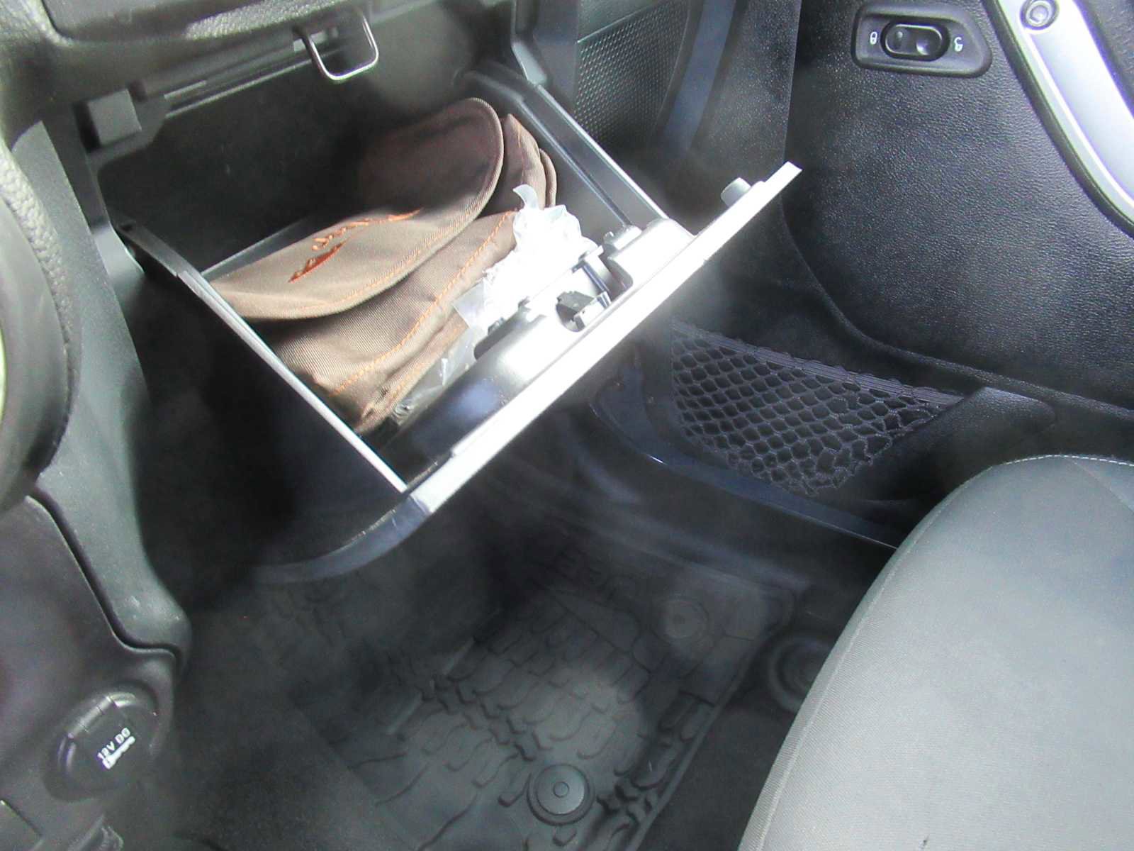 Used 2018 Jeep Wrangler Unlimited Sahara w/ Connectivity Group image 34