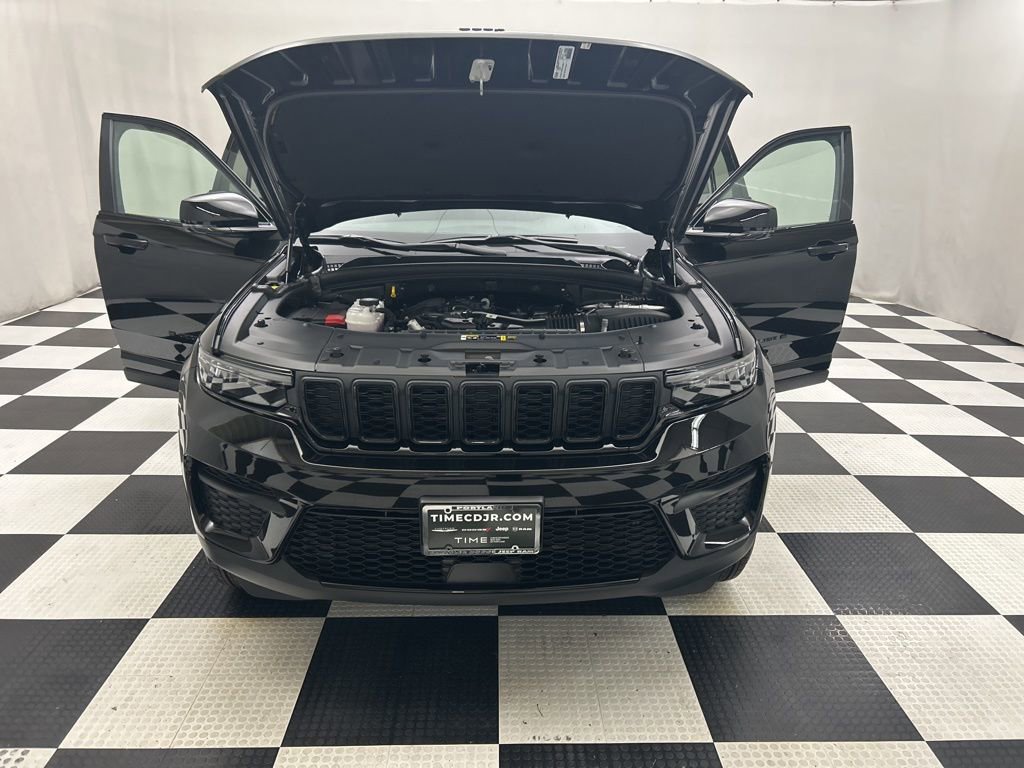 New 2025 Jeep Grand Cherokee Altitude image 22