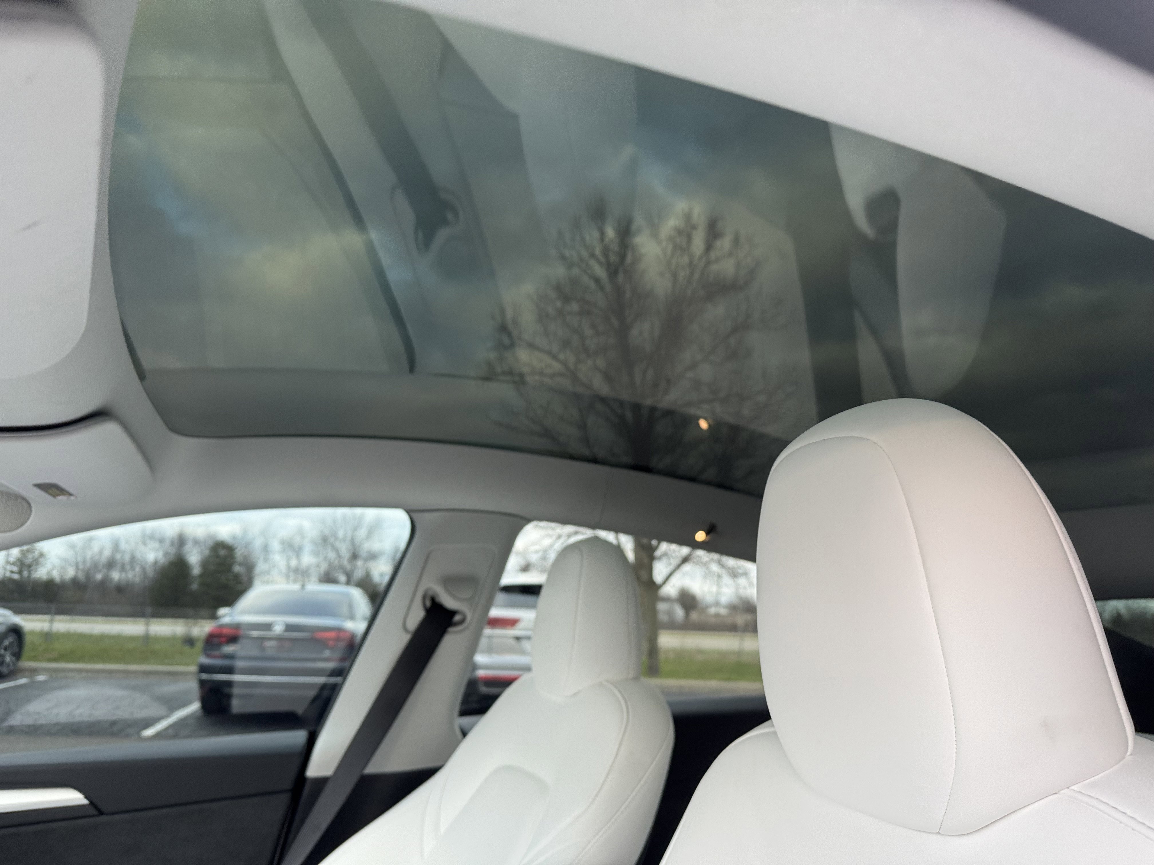 Used 2024 Tesla Model Y Long Range AWD/4WD image 2