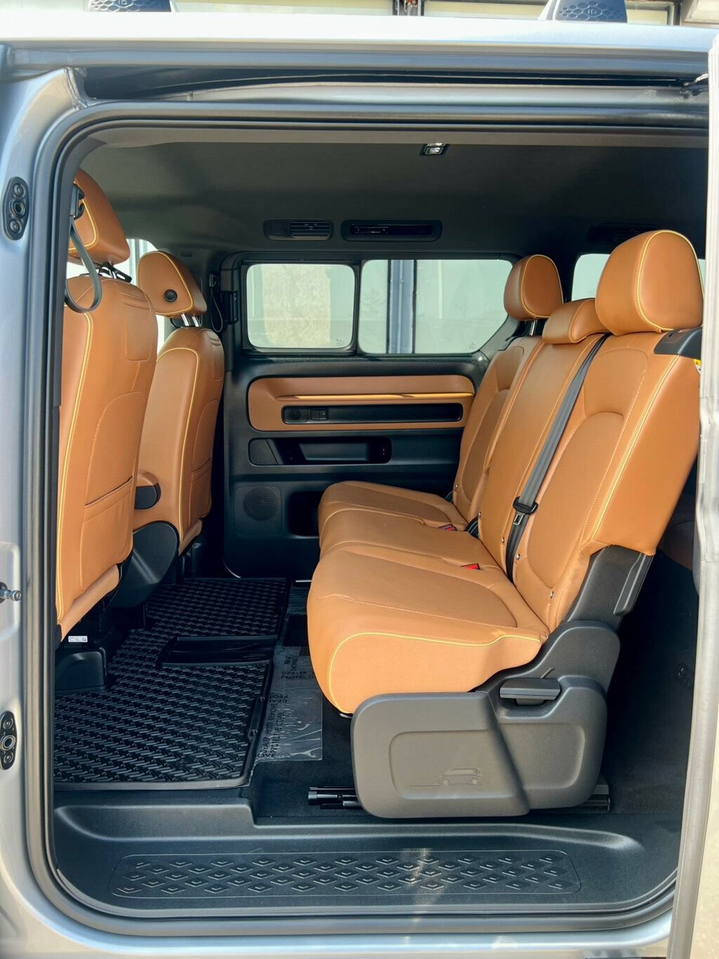 Used 2025 Volkswagen ID. Buzz Pro S RWD image 14