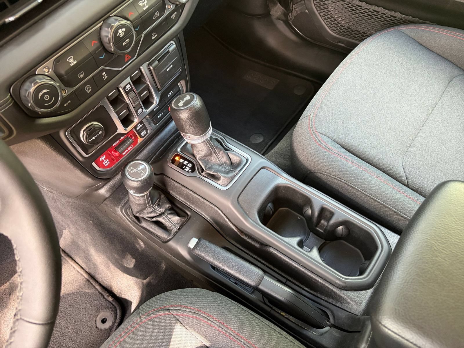 Used 2026 Jeep Wrangler Unlimited Rubicon AWD/4WD image 41