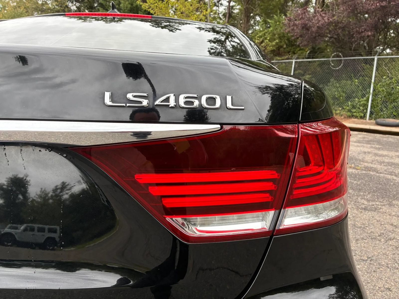 Used 2013 Lexus LS 460 L w/ All-Weather Pkg RWD image 11