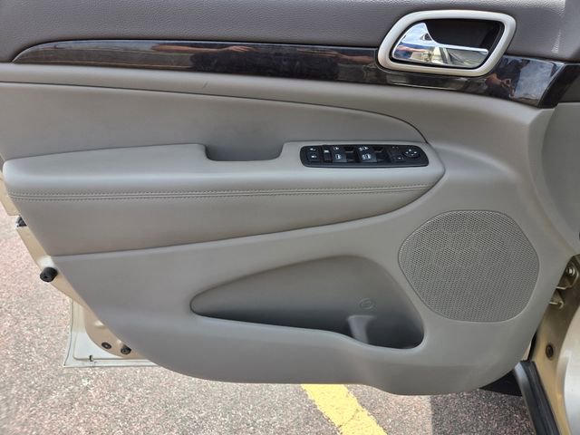 Used 2011 Jeep Grand Cherokee Laredo AWD/4WD image 13