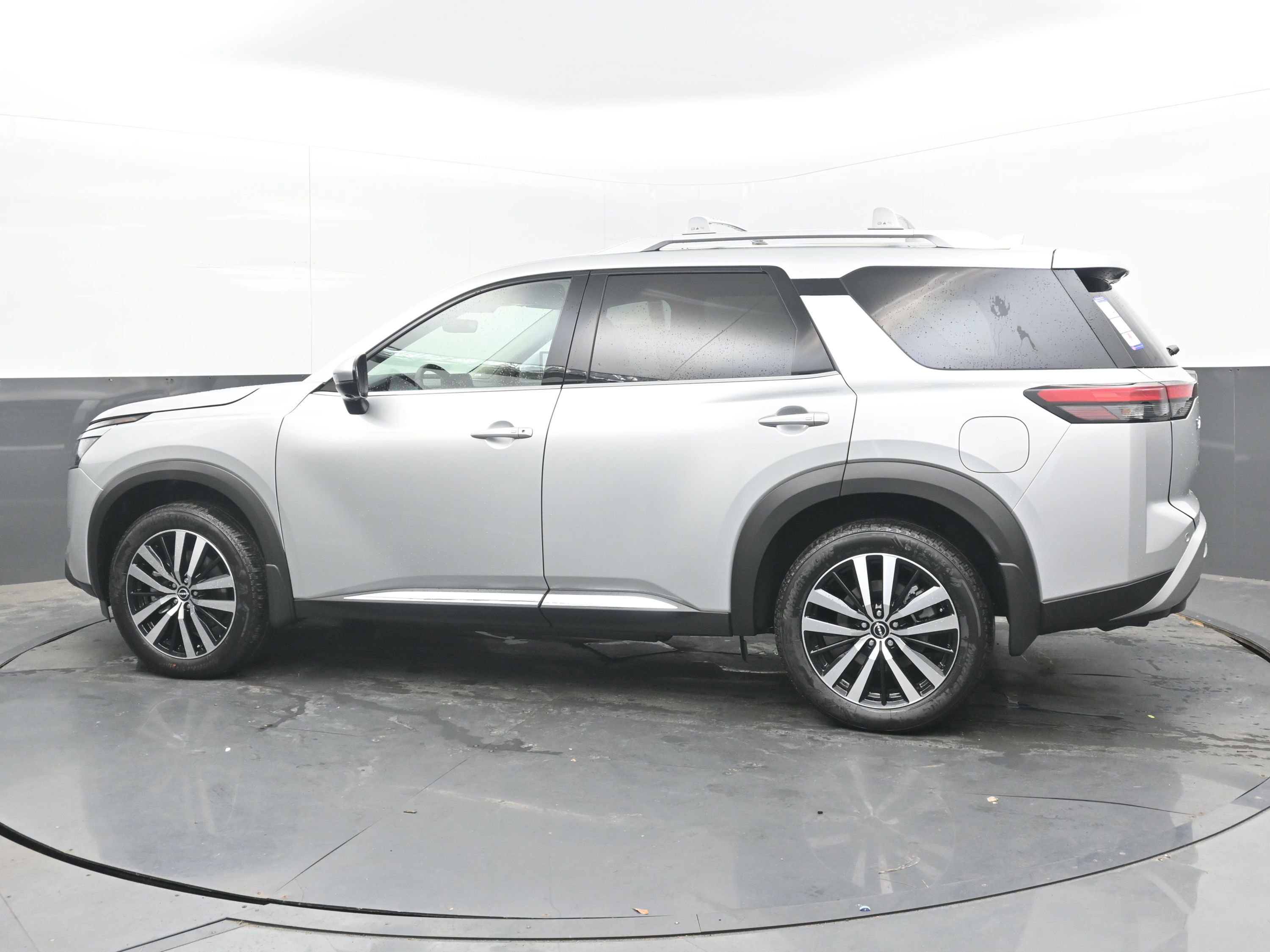 New 2025 Nissan Pathfinder Platinum w/ Cargo Package image 5