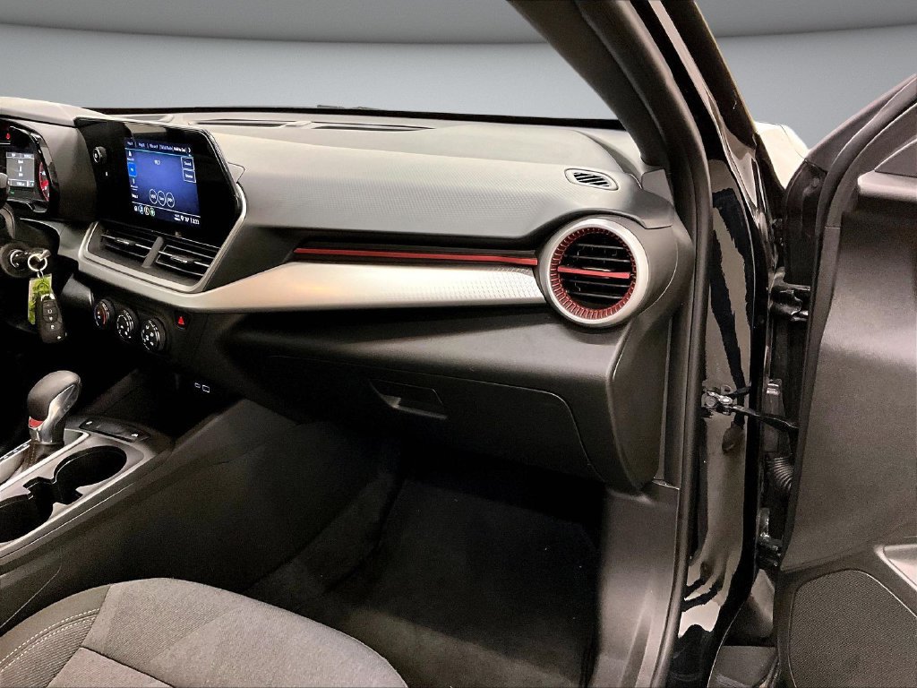 Used 2024 Chevrolet Trax RS FWD image 27