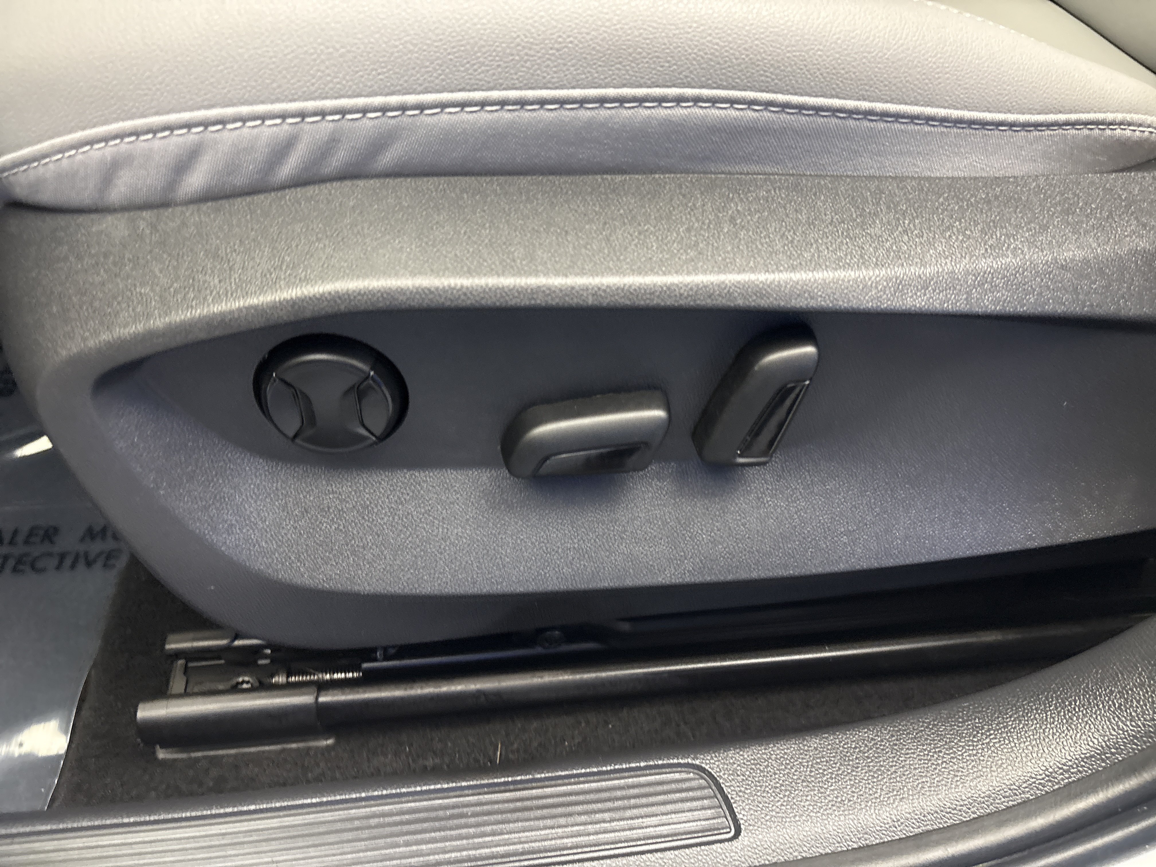 Certified 2023 Volkswagen Taos SE w/ Panoramic Sunroof Package FWD image 13