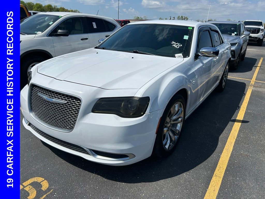 Used 2018 Chrysler 300 Touring w/ Chrome Appearance Package RWD image 2