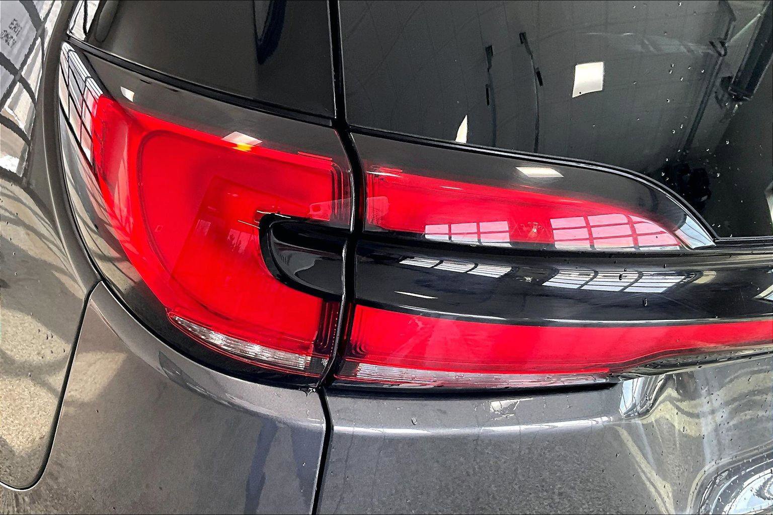 Used 2023 Chrysler Pacifica Touring-L image 32