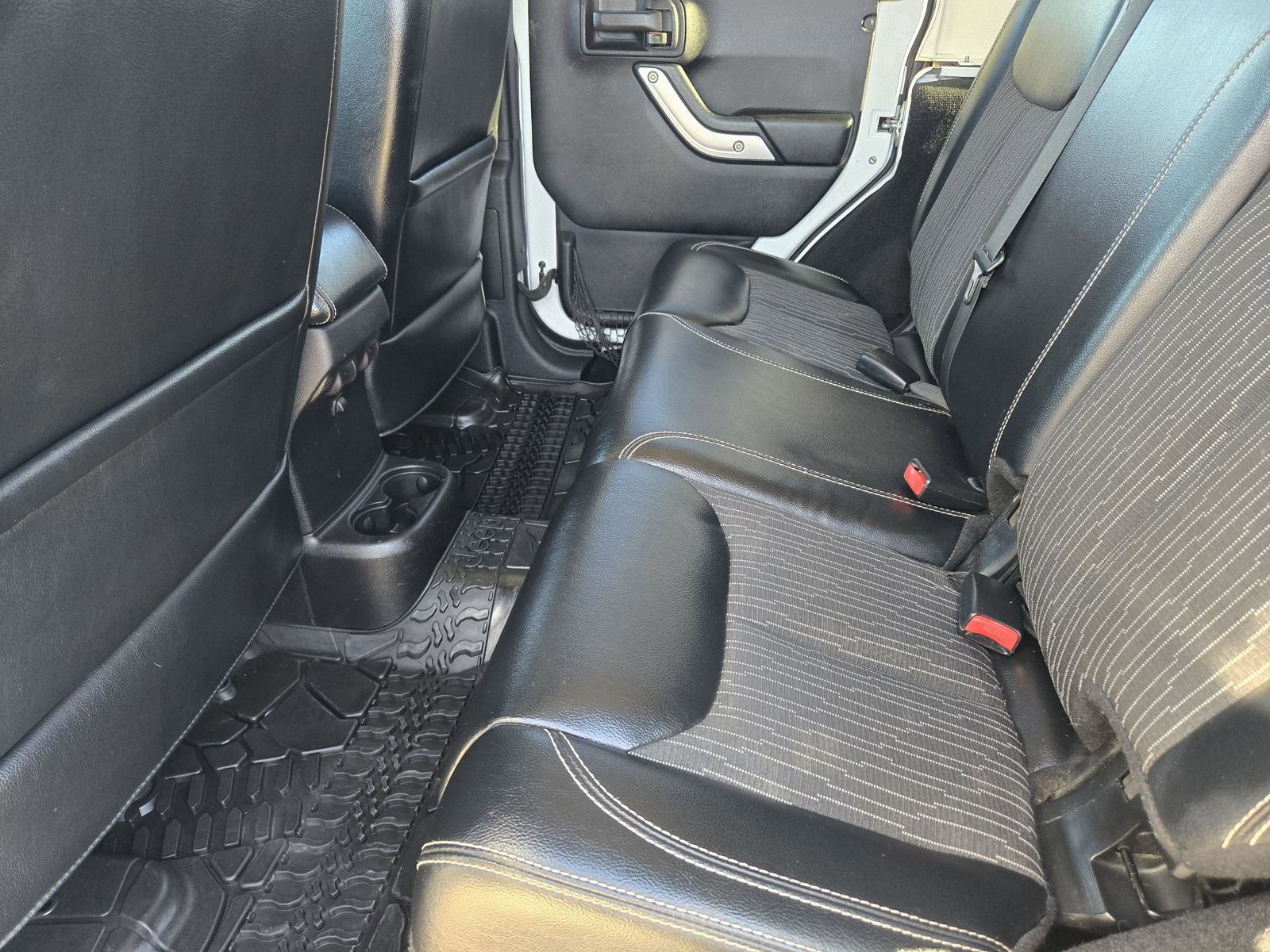 Used 2015 Jeep Wrangler Unlimited Sport image 29