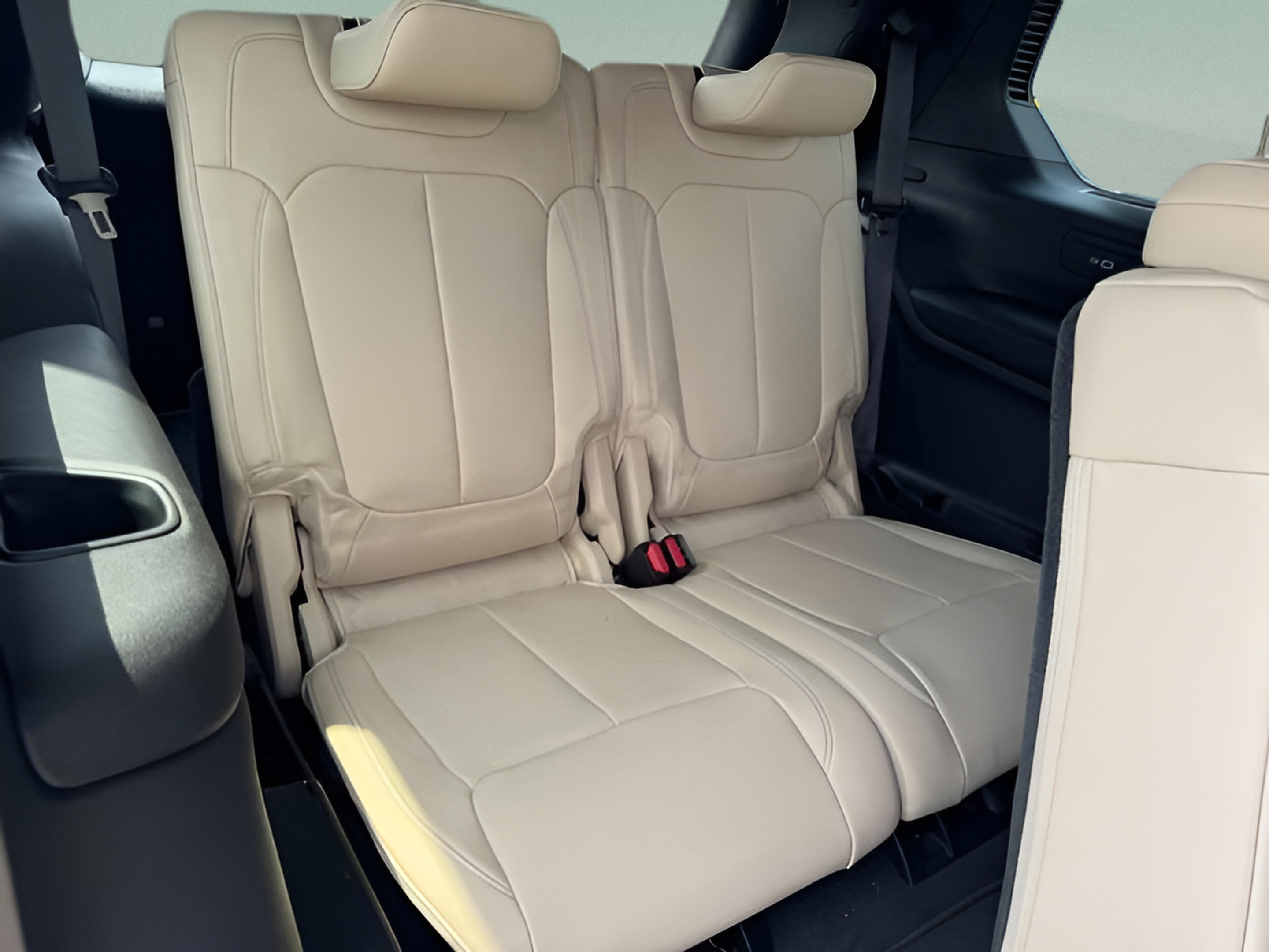 Used 2023 Jeep Grand Cherokee L Limited AWD/4WD image 10