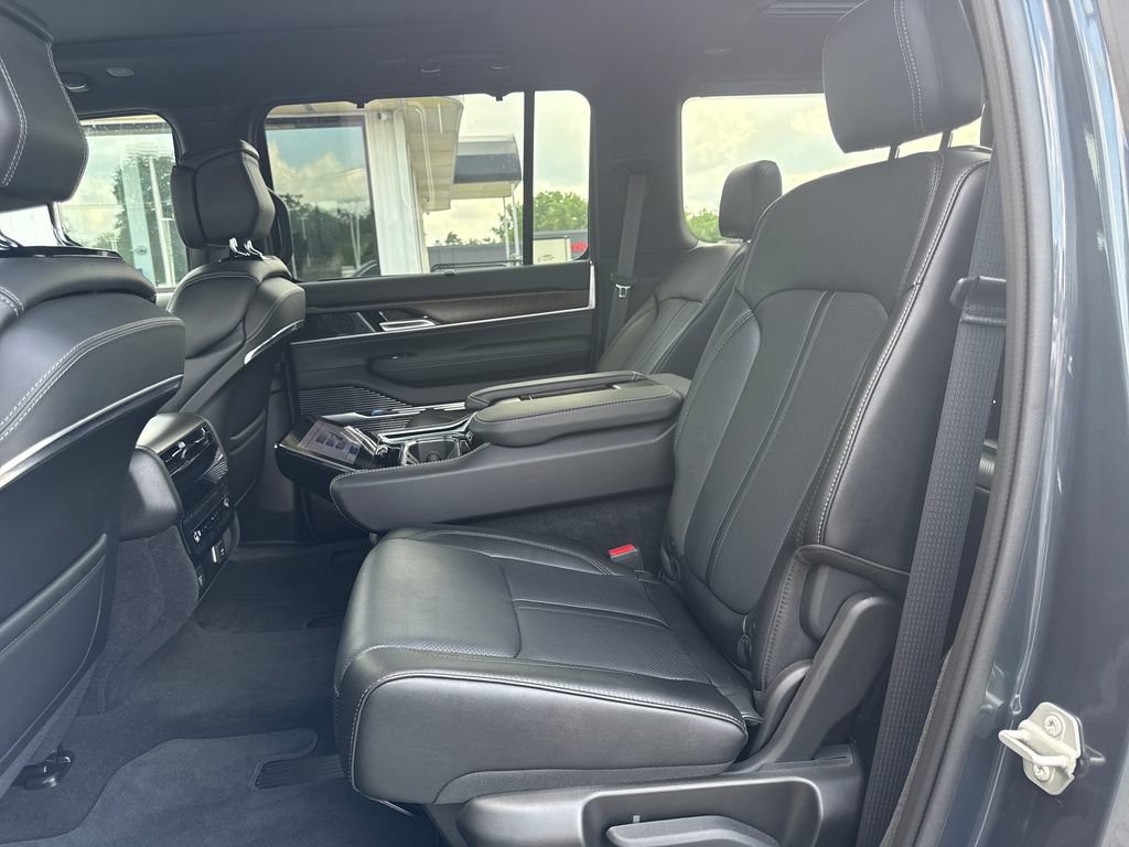 Used 2024 Jeep Grand Wagoneer Series I w/ Convenience Group III AWD/4WD image 8