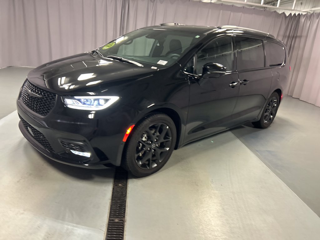 Used 2026 Chrysler Pacifica Select w/ S Appearance Package FWD image 3