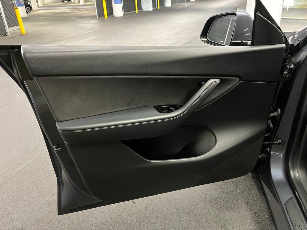 Used 2021 Tesla Model Y Long Range image 16